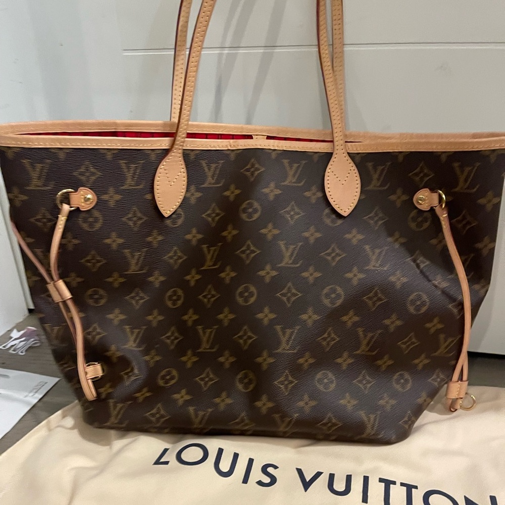 $1500 in Edmonton Louis Vuitton neverfull - Picture 1 of 11